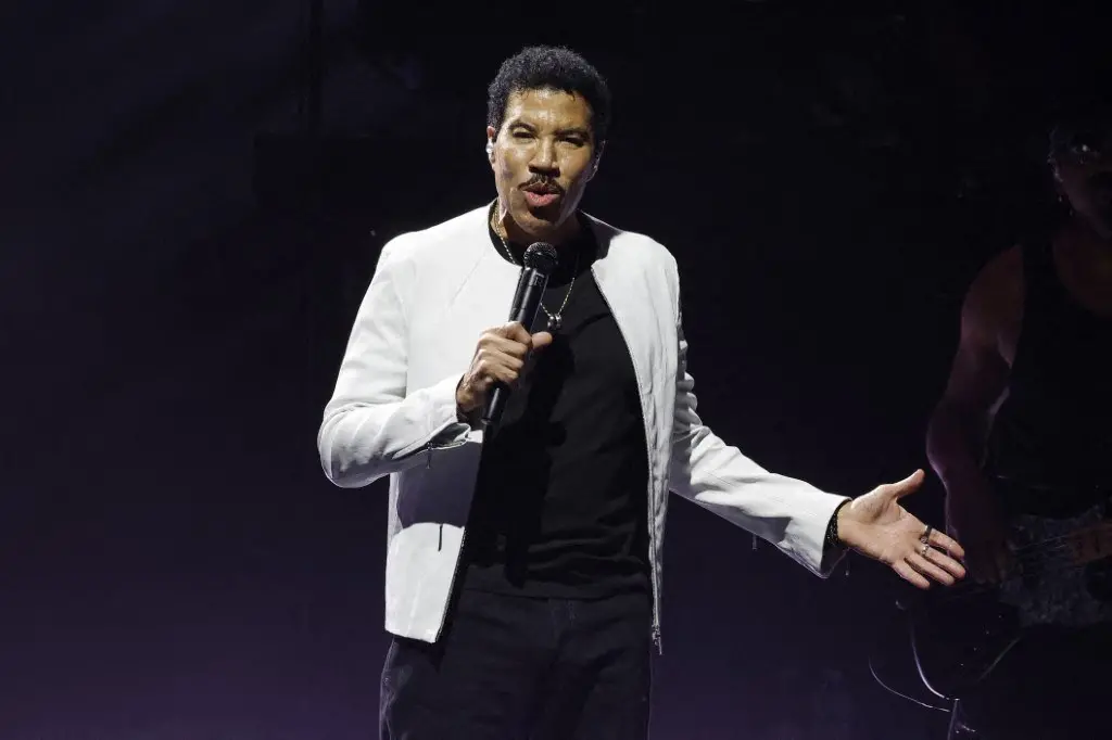 Lionel Richie passou por procedimento no coração e cancelou três shows, em São Francisco, Chicago e Columbus. É preocup…