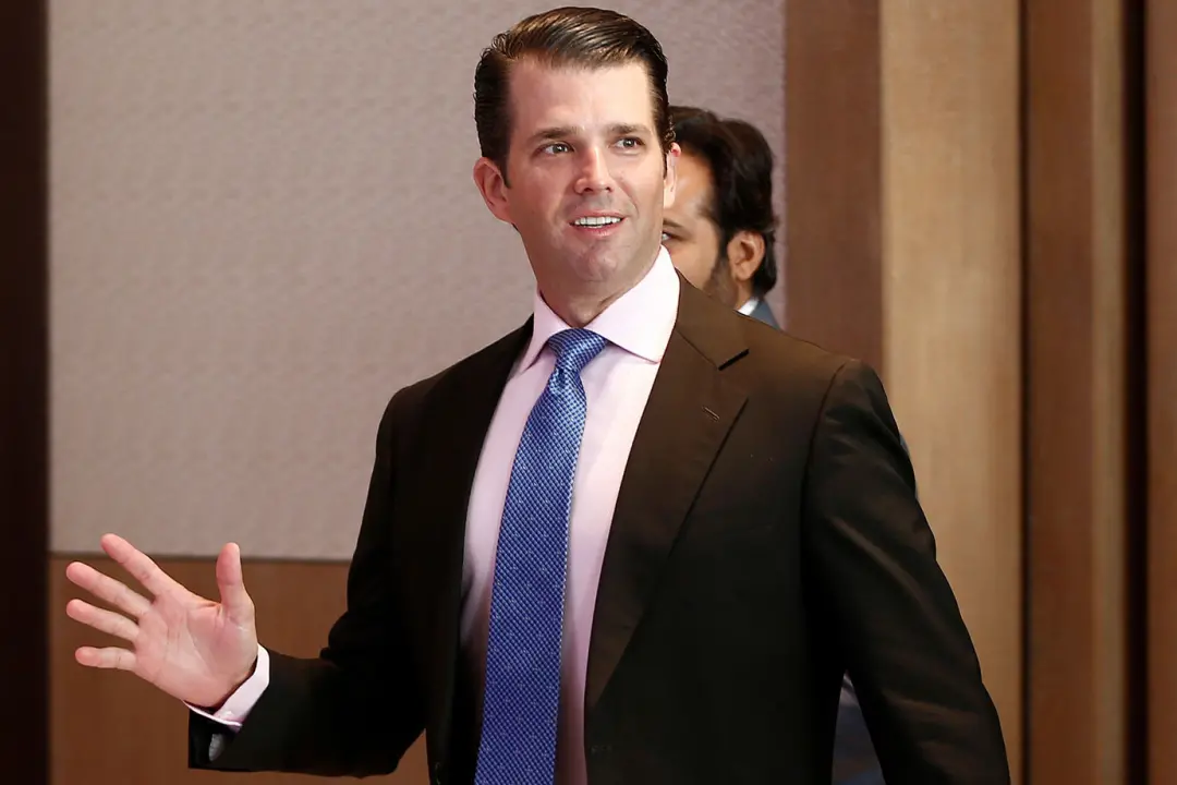O oligarca russo Umar Kremlev pagou centenas de milhares de dólares pelo casamento de Trump Jr. nas Bahamas. Isso levan…