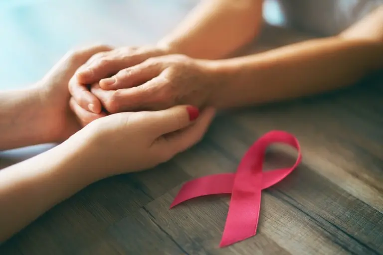 Anvisa aprovou o Etcamah, medicamento oral da AstraZeneca, para câncer de mama avançado, focado em tumores receptor de …