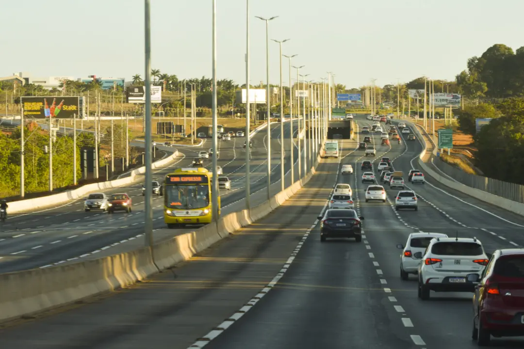Reversão de trânsito na BR-040 vai rolar em dias úteis das 17h às 20h, afetando o trecho de 6 km da marginal entre EPCT…