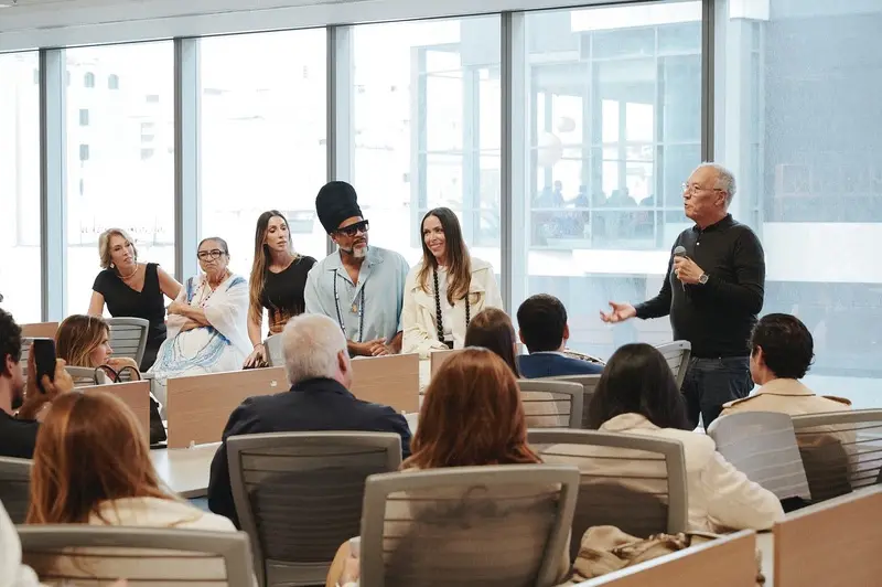 Carlinhos Brown e outros nomes apresentaram o Camarote Brown 2027 na Barra, com foco em ampliar parcerias com empresas.…