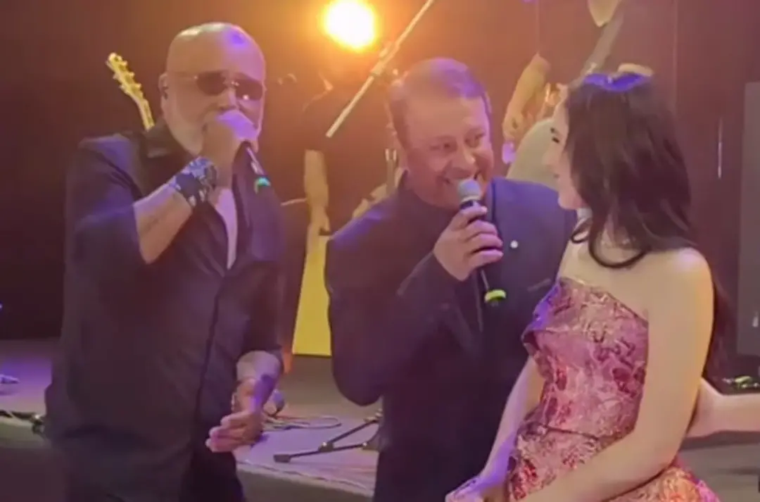 Rick Sollo cantou Filha para a debutante em Sorriso, Mato Grosso, durante festa de 15 anos. É um momento bonito de home…