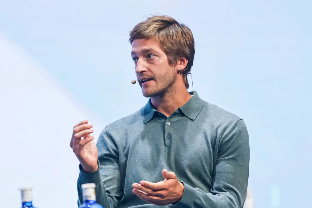 Oscar Pierre, cofundador da Glovo, vai a julgamento em Barcelona por manter entregadores como falsos autônomos. O juiz …