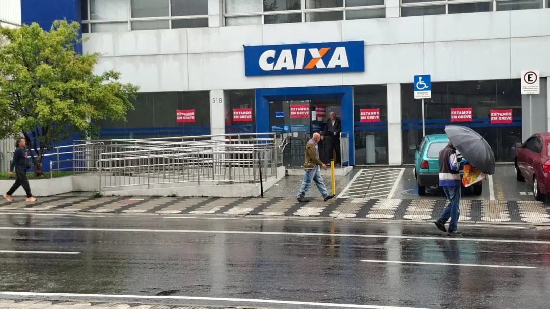 Na região Alto Tietê, a greve da Caixa já chega ao 12o dia, com agências como Biritiba Mirim e Suzano paradas. É difíci…