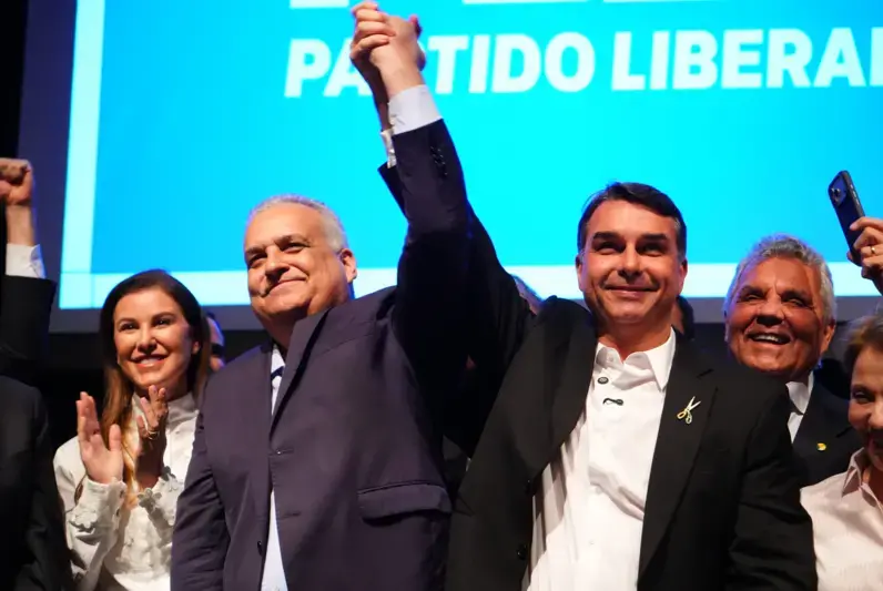 TSE investiga Flávio Bolsonaro, Alfredo Gaspar e Mário Frias por suposto uso de rede coordenada no Instagram. Abuso de …