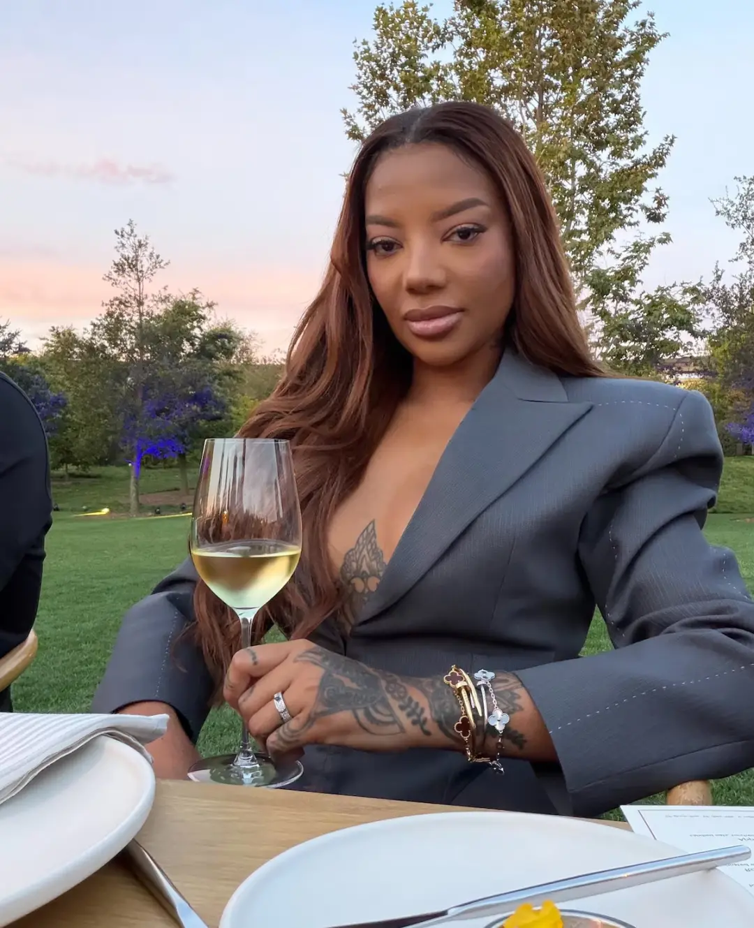 Ludmilla vai acionar a Justiça porque trechos de um áudio enviado a fãs foram divulgados fora de contexto. Isso é um ab…