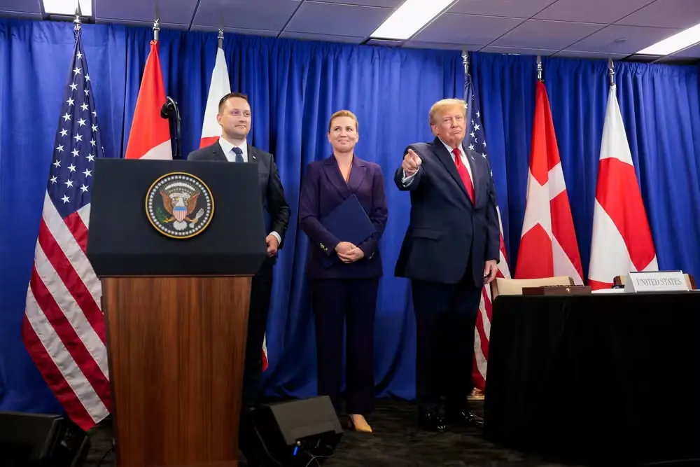 Os Estados Unidos, Dinamarca e Groenlândia assinaram um acordo de segurança em Nova York. Parece que a intenção é contr…