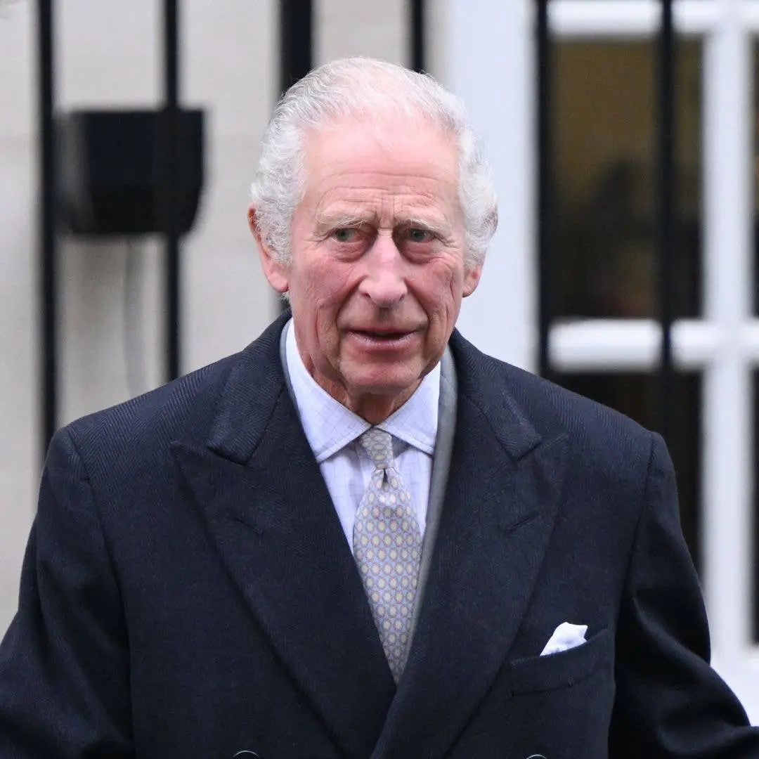 King Charles III recebeu apoio de fãs por sua decisão sobre o futuro com a Queen Camilla. A defesa mostra como a opiniã…