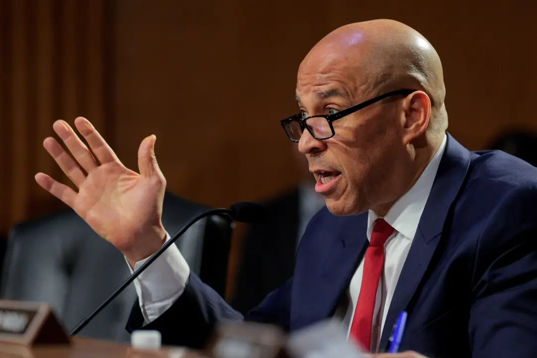 Senador Cory Booker criticou o acordo de indenização entre Paramount e Warner Bros Discovery e os promotores estaduais.…