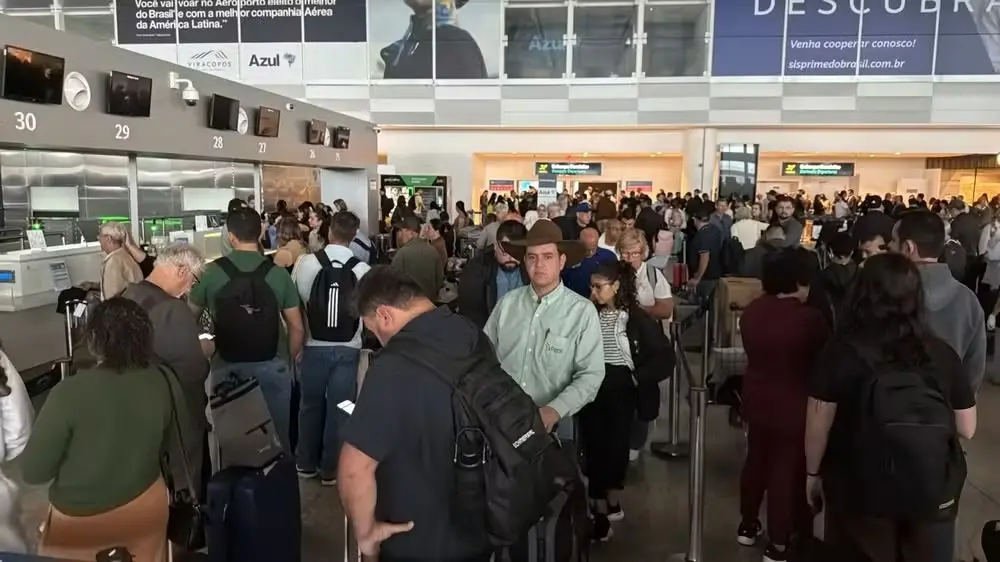 Aeroporto de Viracopos teve 26 voos cancelados por falta de energia no terminal. Isso causa atraso e desorganiza quem t…