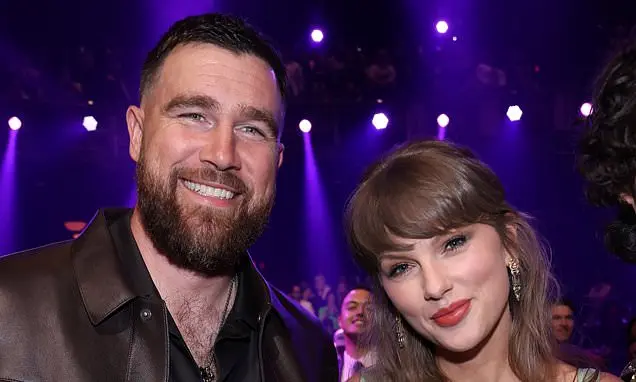 Taylor Swift lançou um cronômetro misterioso de duas horas no site dela na terça. A galera pirou achando que ia rolar f…