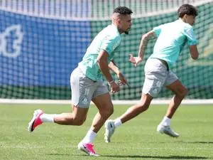 Paulinho trabalha na folga e o Palmeiras aguarda ele após a Data Fifa. A manutenção de jogadores fora de competição ger…