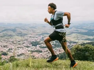 Itens para trilhas, como óculos e roupas, estão com oferta. É bom ter equipamentos bons na natureza, porque a trilha pe…