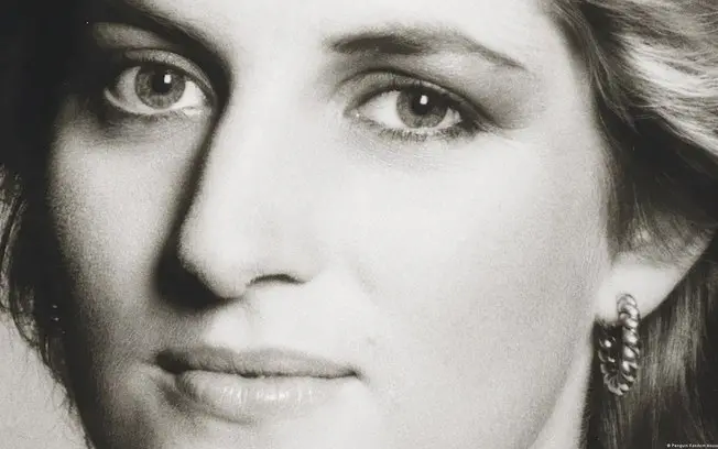 Charles Spencer, irmão da Princesa Diana, expôs no livro que a rainha Elizabeth 2ª perguntou o que Diana estava apronta…
