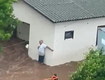 Timbé do Sul teve um idoso resgatado por helicóptero após ficar ilhado por causa do temporal. A situação mostra o risco…