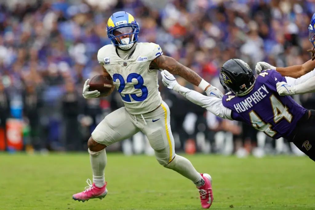 Kyren Williams fumbled a bola durante a vitória dos Rams por 28 a 6 contra os Giants. Um erro caro que mostra a instabi…