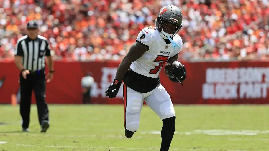 Bucky Irving tem 134 jardas corridas e um touchdown em duas semanas, mas o time do Bucs tem um jogo difícil contra os V…