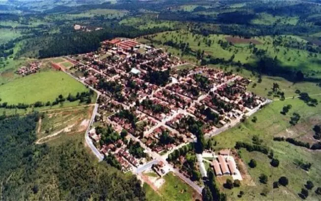 Davinópolis, em Goiás, registra a maior diferença proporcional, com 2.279 eleitores a mais que a população estimada. Is…