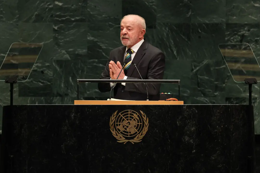 Na Assembleia Geral da ONU, Lula abordou riscos de retrocesso, ligando temas globais às eleições de 4 de outubro. O ale…