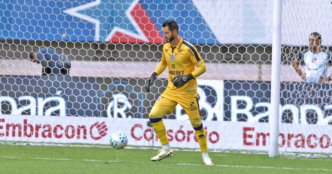 Marcelo Rangel bateu 100 defesas pelo Remo na Série A do Brasileiro. A marca mostra o volume de trabalho dele, especial…