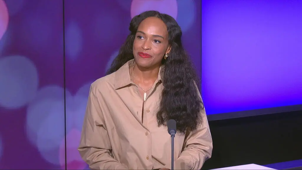 The Waterbearers, memórias de Sasha Bonét, traça três gerações de mulheres negras nos Estados Unidos, começando com a a…