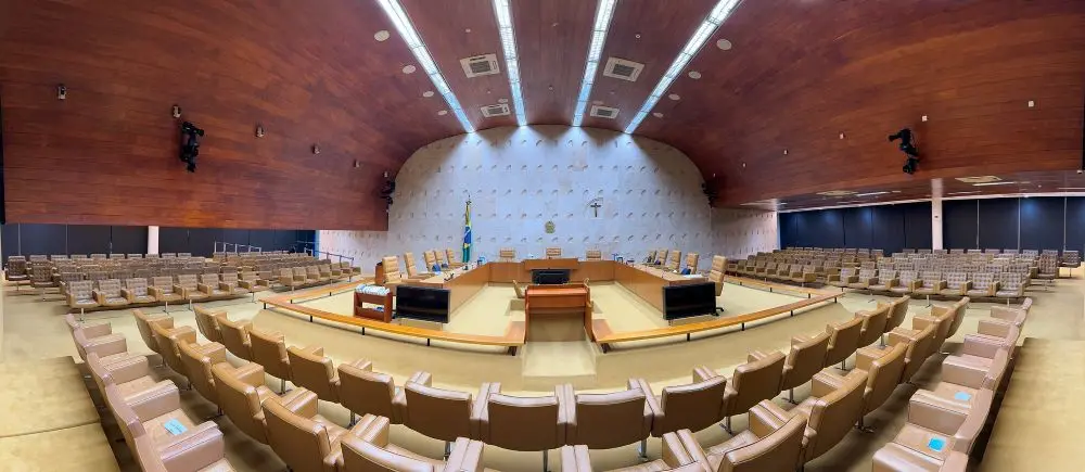 No Teatro Baccarelli, em São Paulo, Caiado, Cury e Zema debateram a crise no STF e segurança pública. A defesa de Caiad…