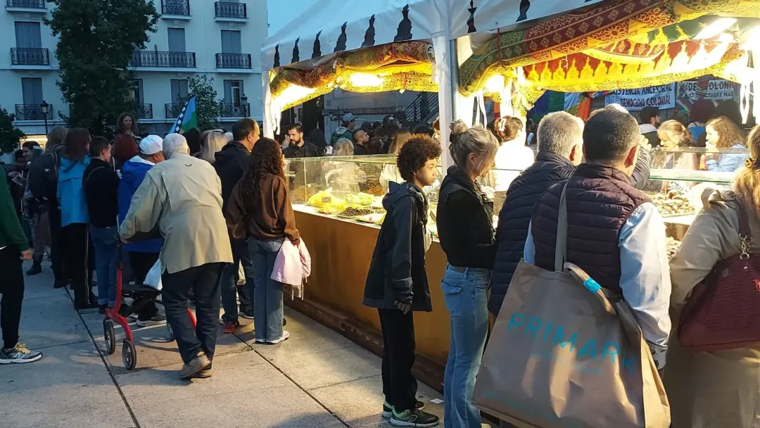 Associação cultural marroquina denuncia que a prefeitura de Madri proibiu um mercadinho solidário. A associação levanta…