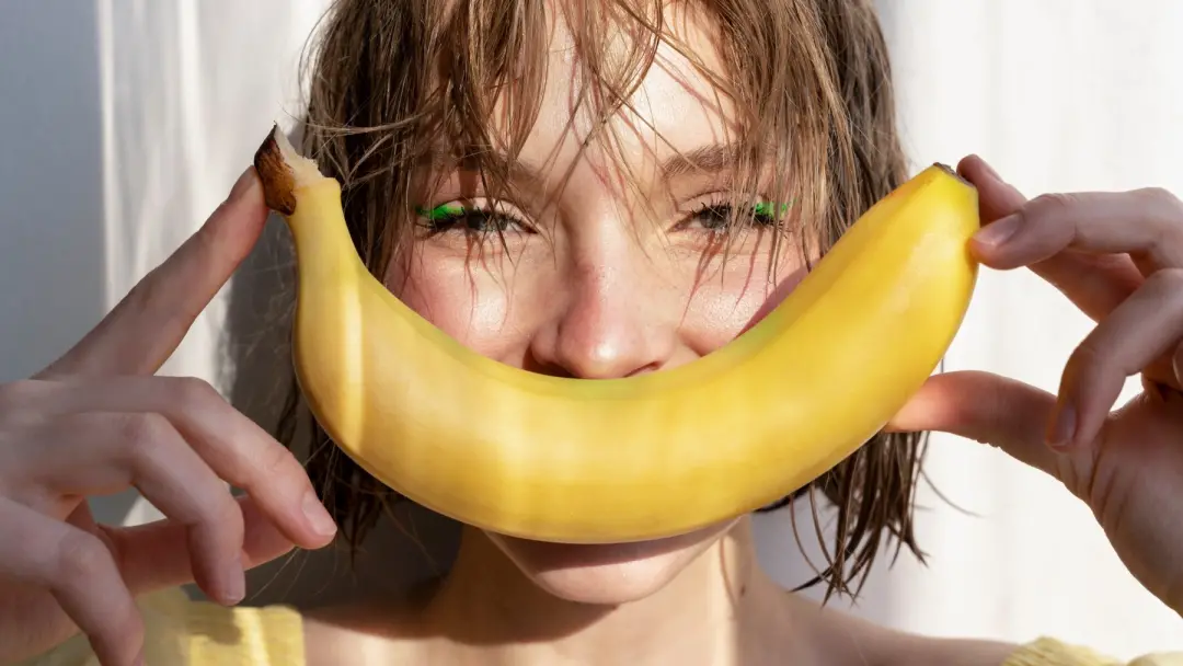 Banana nas fragrâncias, a fruta tá entrando nas notas de perfumes em 2026. Dizem que o público quer se surpreender e fu…