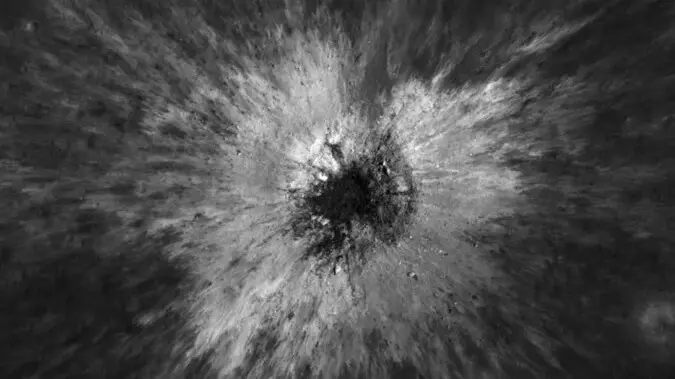 Cratera McGetchin, com 222 metros de diâmetro, foi identificada na Lua após impacto de asteroide. Isso mostra como o so…