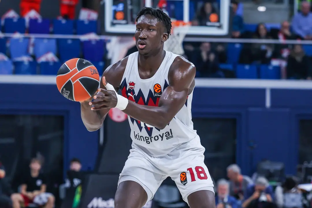 Khalifa Diop, prospecto dos Cavaliers, estreia na temporada de 2026. O corpo dele é impressionante, mas o jogo ainda tá…