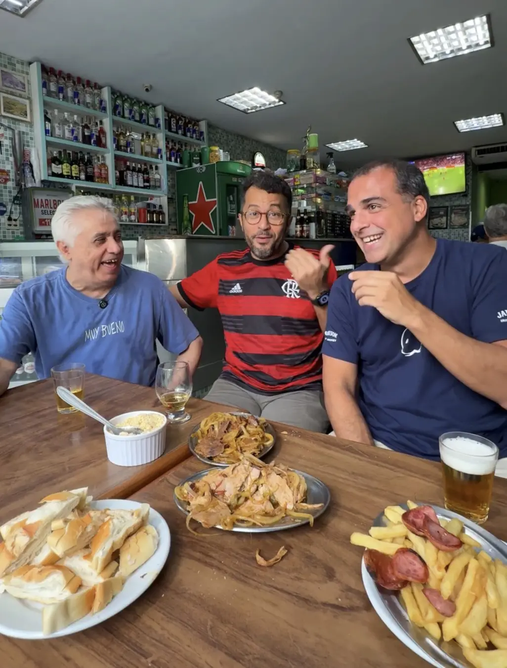 Porco Amigo celebra oito anos com festa no Bar do Arnaldo em Botafogo, com pernil acebolado e carne assada revisados. É…