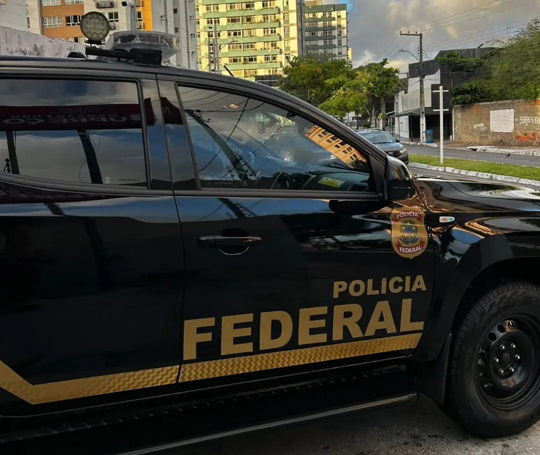 Aracaju, Sergipe. Duas buscas e apreensões da PF resultaram na apreensão de R$ 20 mil em espécie. A movimentação financ…