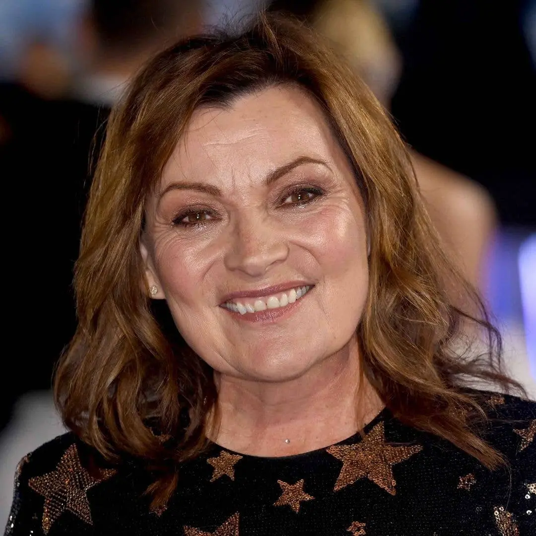 Lorraine Kelly usou um top de tricô rosa da Boden, que está em promoção por £60. É uma peça com uma leveza que inspira …