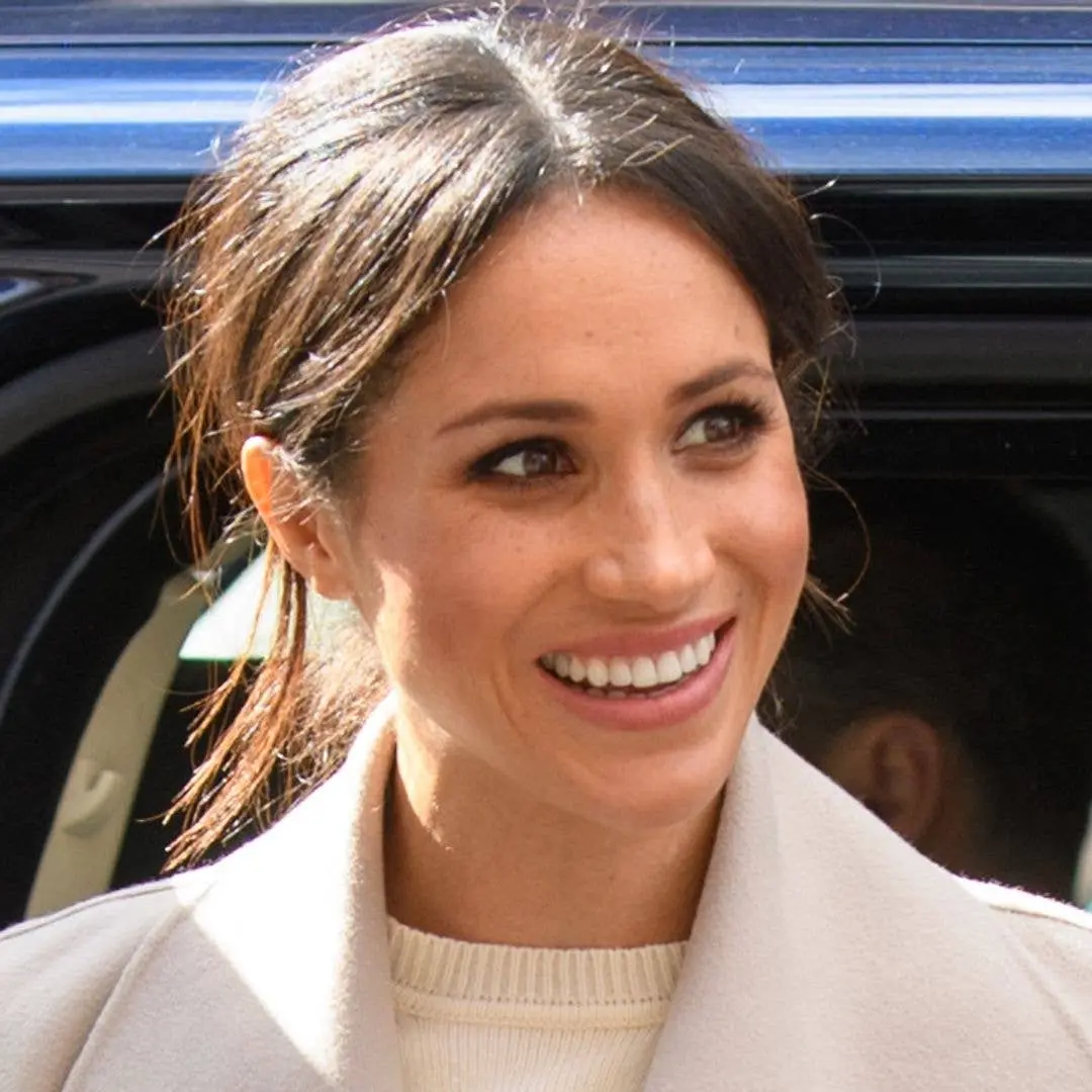 Meghan Markle apareceu em um pub dos Cotswolds com Ellen DeGeneres e Portia de Rossi. Parece que ela está buscando um r…