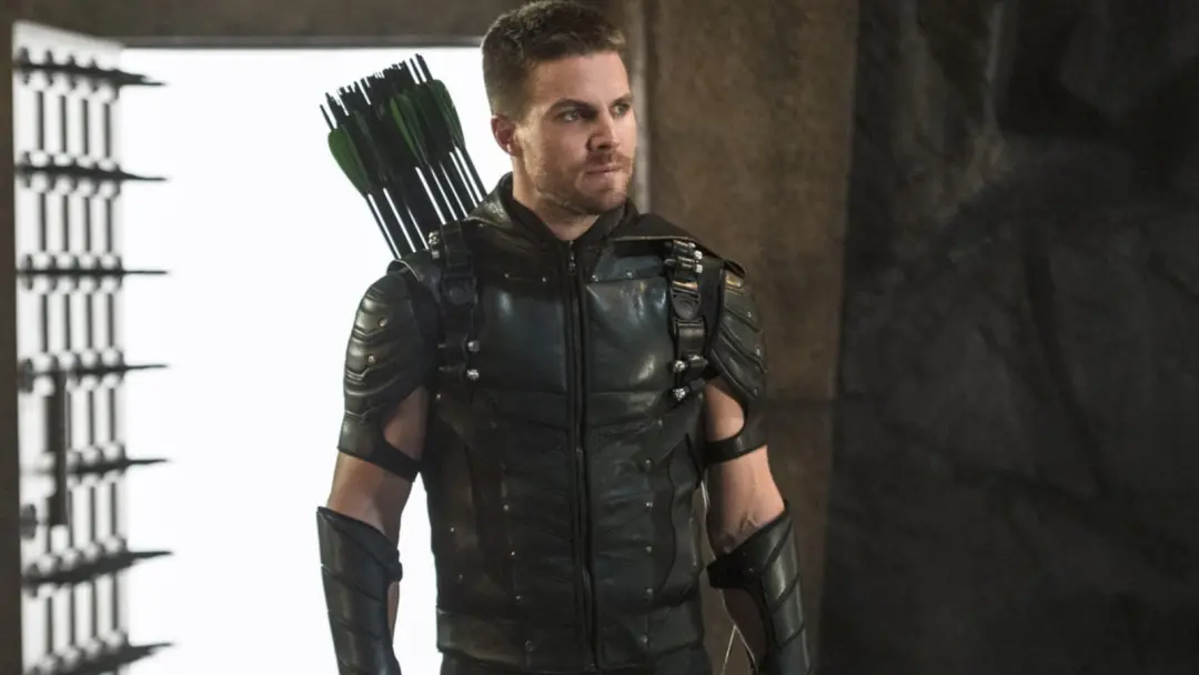 Stephen Amell postou um vídeo simples no Instagram, mostrando que ele está vendo um cartaz de procurado do Green Arrow.…