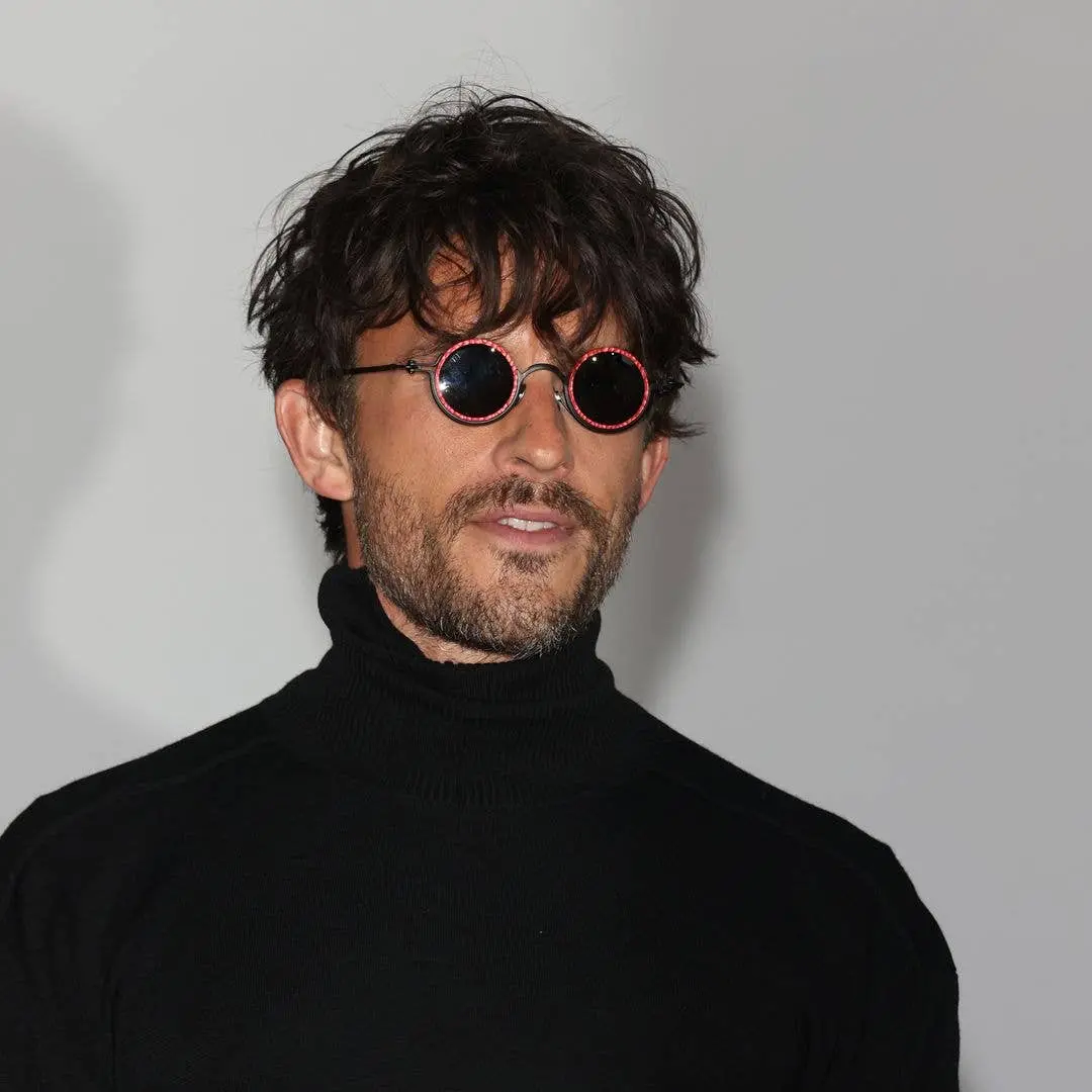 Jonathan Bailey apresentou uma nova transformação de cabelo que o deixa quase irreconhecível. Mudanças assim mostram co…
