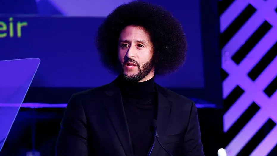 Colin Kaepernick teve pouco questionamento em sua turnê de promoção do livro The Perilous Fight. O foco em evitar tensã…