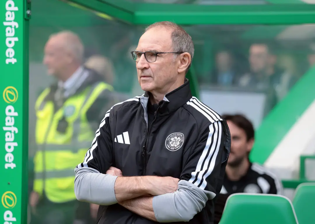 Paul Lambert falou que o que Carter-Vickers comentou foi fora de ordem depois da derrota do Celtic. Ele diz que não sur…