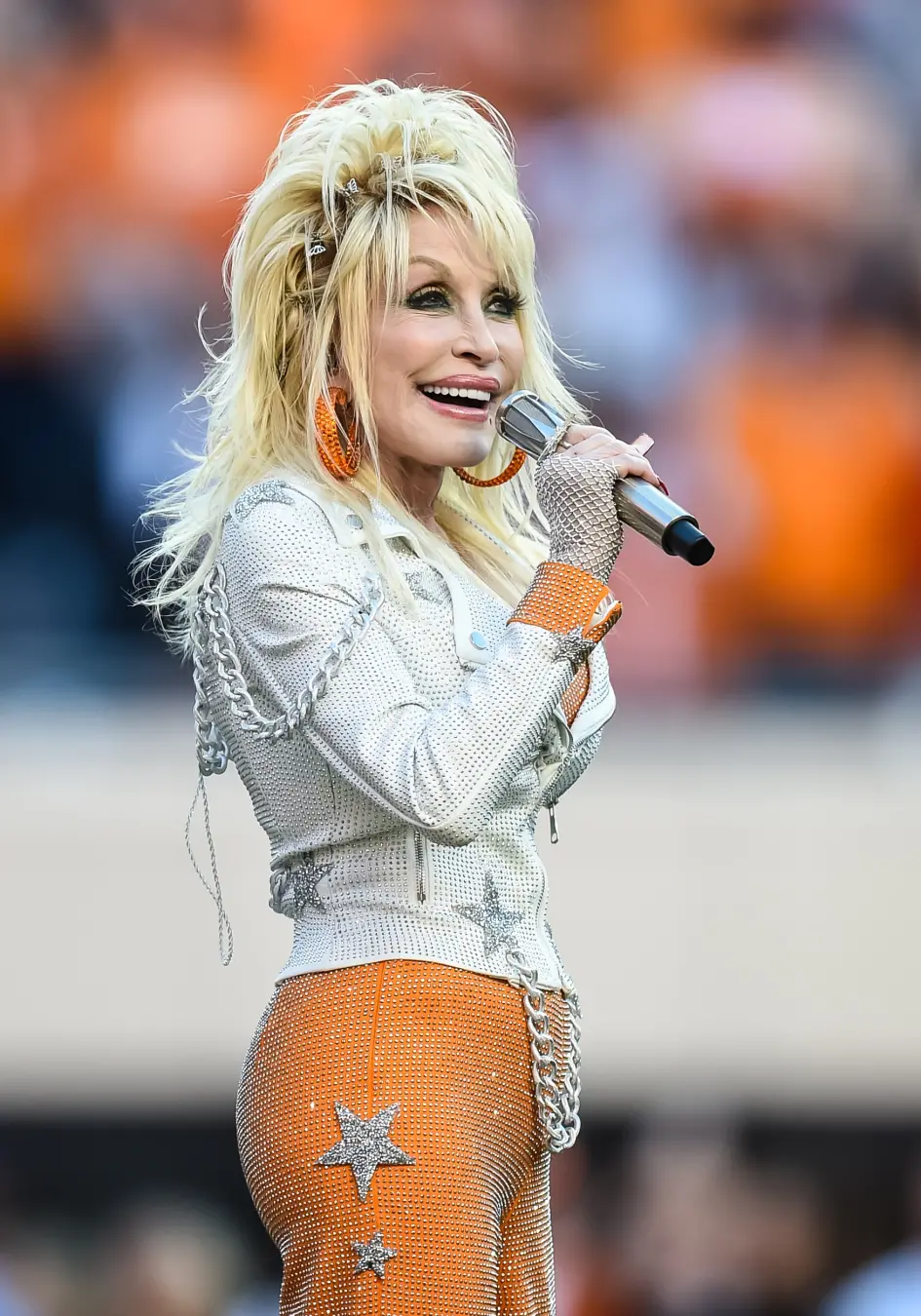 Dolly Parton está fazendo um tratamento experimental para o câncer. A irmã dela comentou que ela estava aberta a testar…