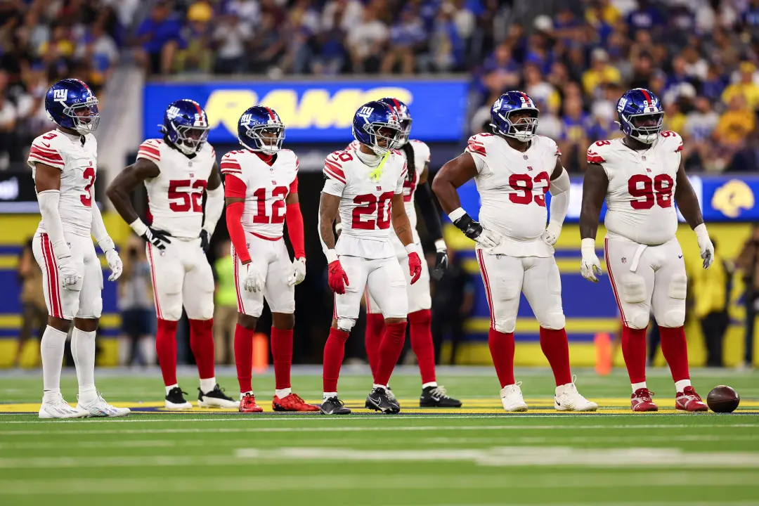 A lesão do quarterback Jaxson Dart no jogo contra os Rams deixou a situação incerta, mas a expectativa é por uma entors…