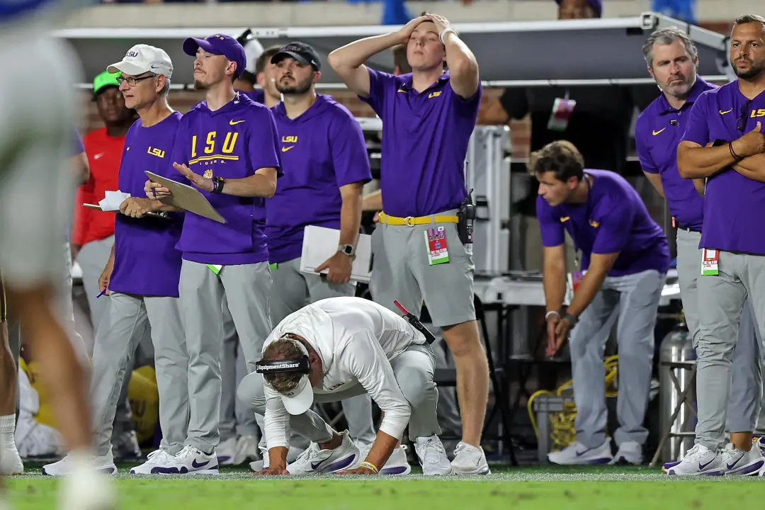 Ole Miss venceu LSU por 32 a 24, com Lane Kiffin retornando ao Oxford e sendo superado pelo time antigo. A volta do déf…