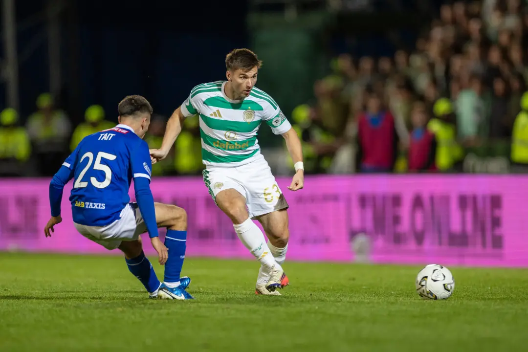 Kieran Tierney se afasta da seleção da Escócia depois de levar um problema no joelho no jogo do Celtic contra o Rangers…
