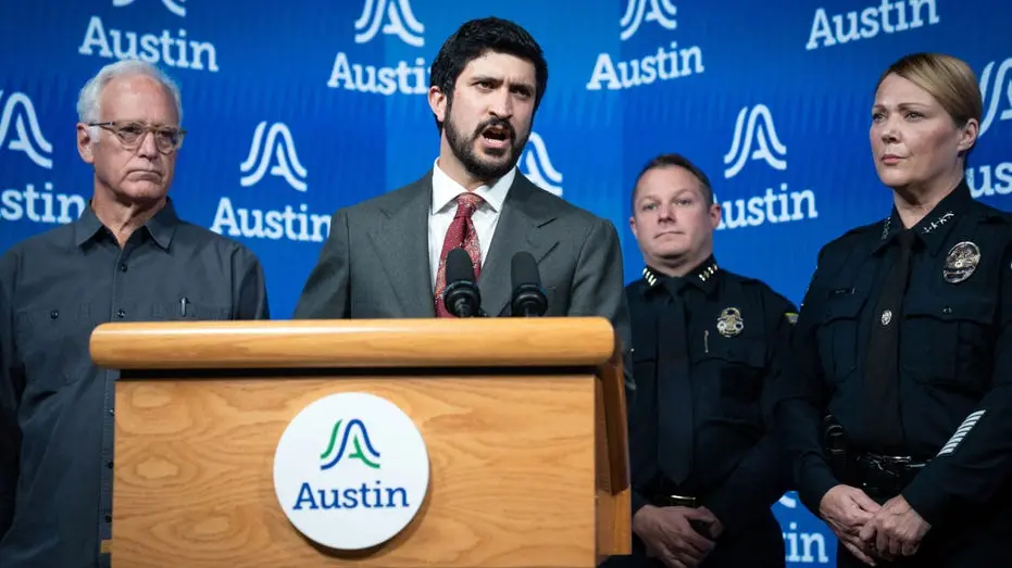 Em Austin, Texas, um policial do ICE atirou em um homem e, quase imediatamente, políticos democratas começaram a critic…