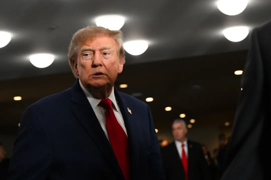 Trump apontou a presença de Kaitlan Collins na ONU, apesar da proibição da Casa Branca contra a CNN. É um caso de crede…