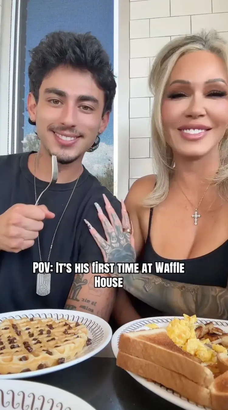 Bunnie Xo defendeu o romance com Dylan Wolf, de 24 anos, em um vídeo no Instagram com ele no Waffle House, mesmo com a …