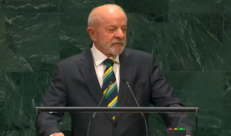 Lula na ONU criticou o tarifaço americano e disse que o Brasil nao cabe no quintal de ninguém. Acho importante a postur…