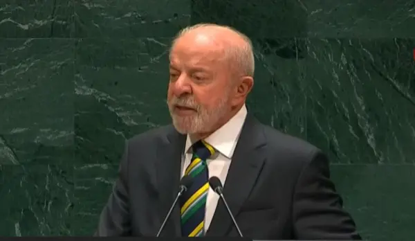 Em Nova York, na Assembleia Geral da ONU, Lula defendeu a soberania brasileira e disse que o Brasil não cabe no quintal…