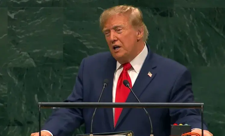 Trump ignorou o presidente Lula na ONU, dizendo que os EUA estao mais fortes e ameaçando aniquilar o Irã. A fala mostra…