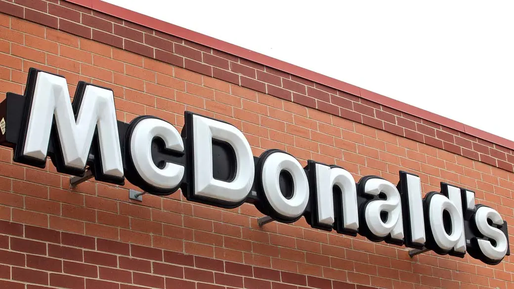 McDonalds chega no Acre, abrindo sua primeira unidade em Rio Branco no Via Verde Shopping. É um avanço na presença de g…
