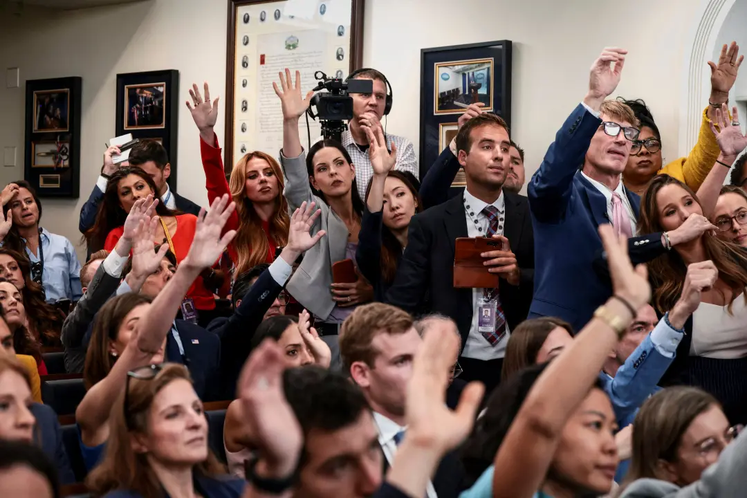 Diversos jornais americanos, como NY Times e WSJ, se uniram para se opor ao veto de Donald Trump que impedia jornalista…
